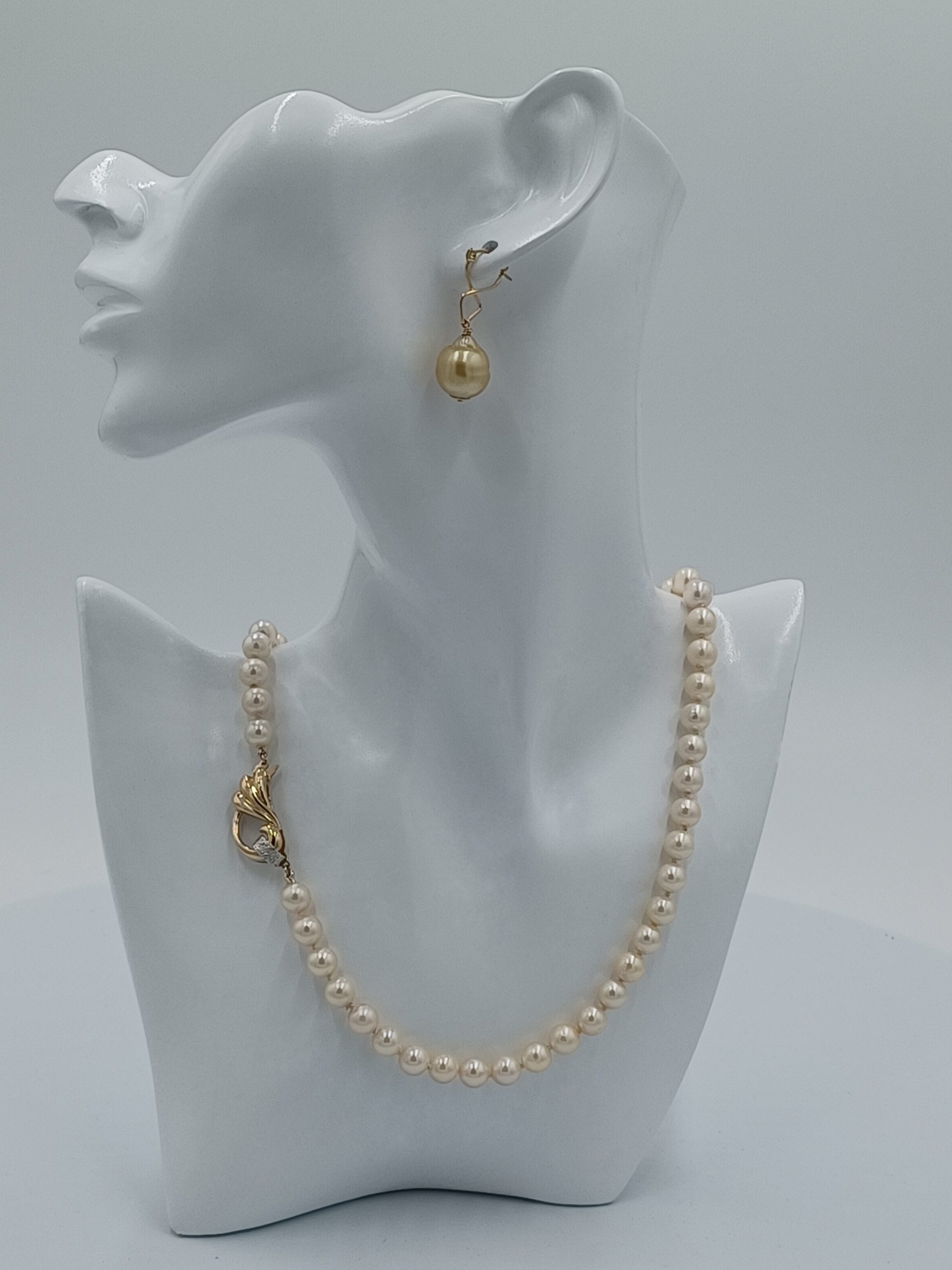 Bernadette Round Salt Water Pearl Necklace - Image 2