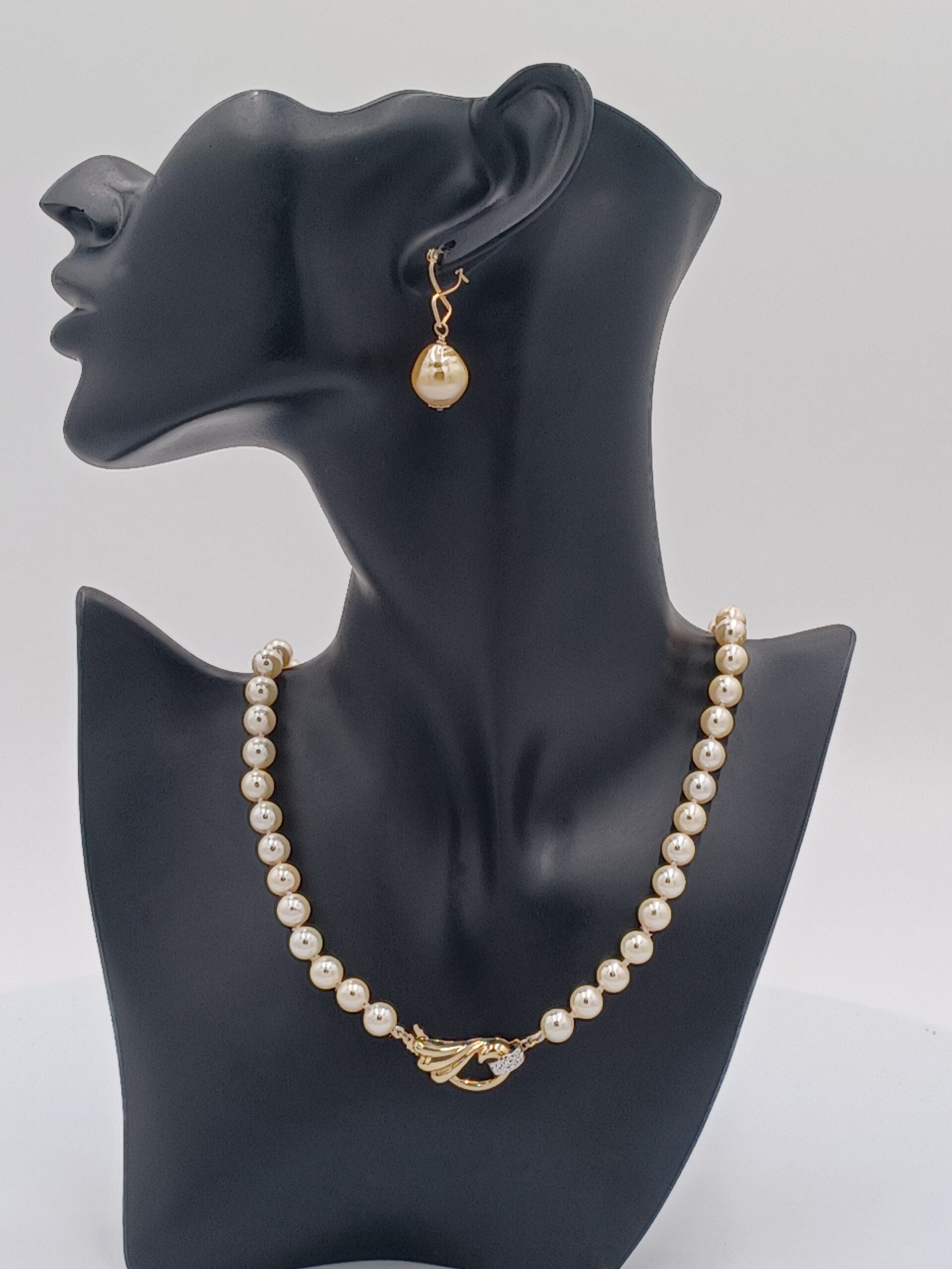 Bernadette Round Salt Water Pearl Necklace - Image 3