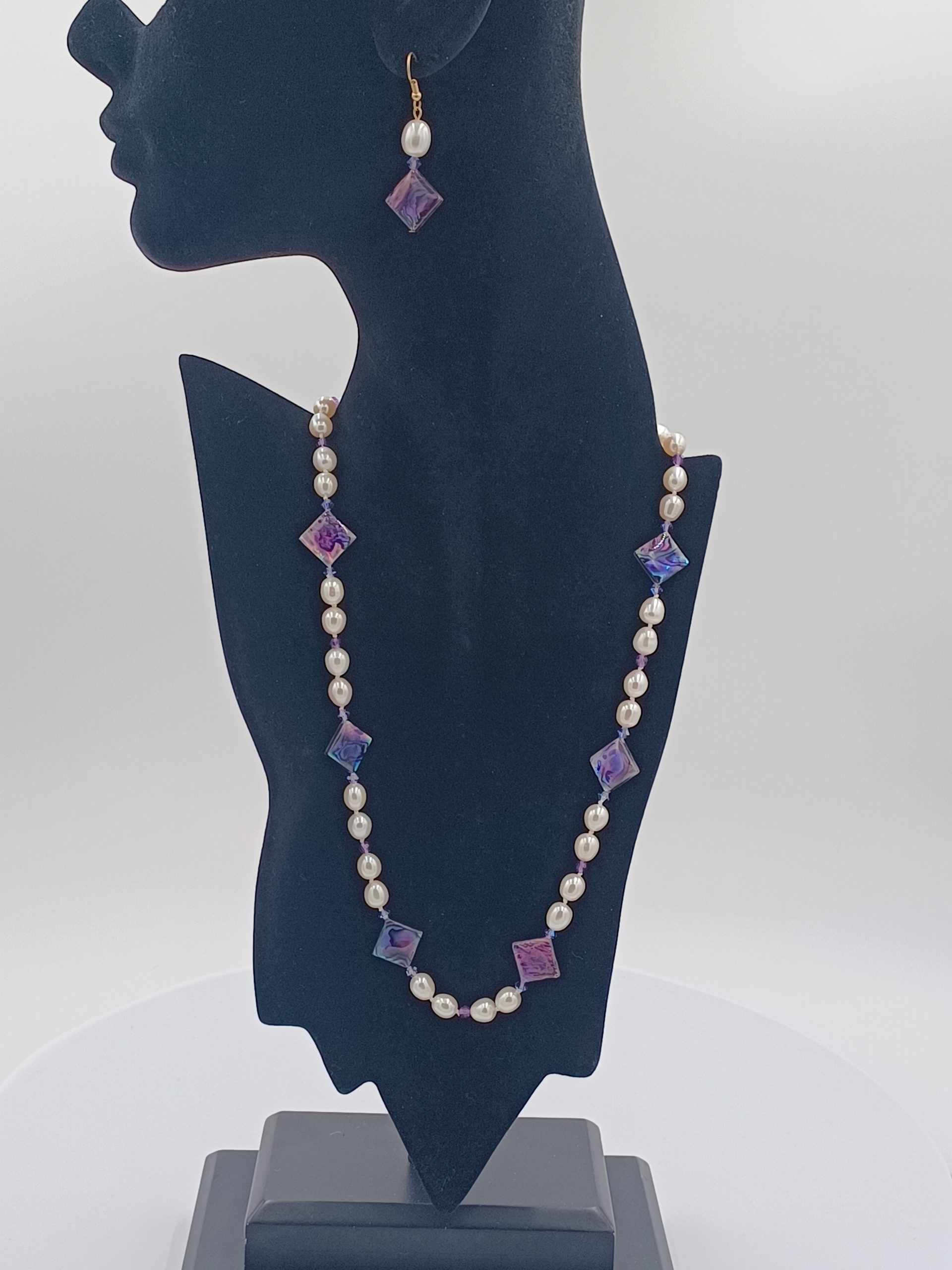 Carmen Baroque Pearl & Austrian Crystal Necklace - Image 3