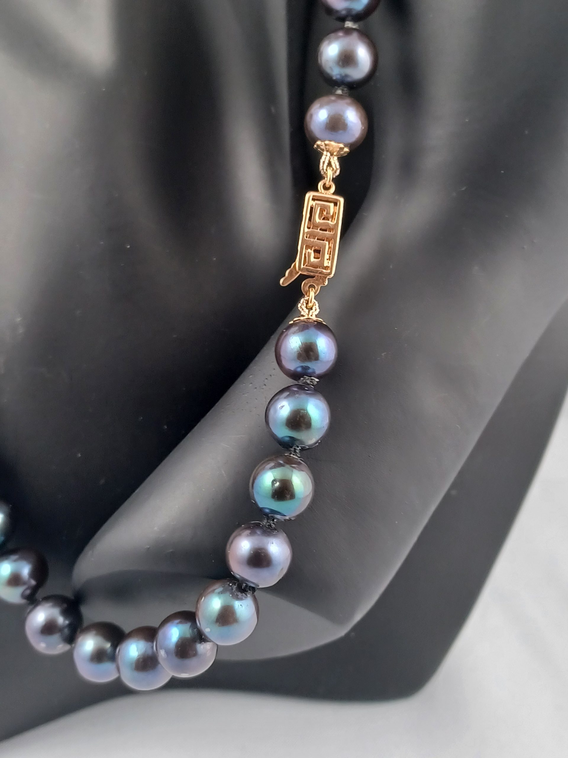 Donna Blue Peacock Round Pearl Necklace - Image 2