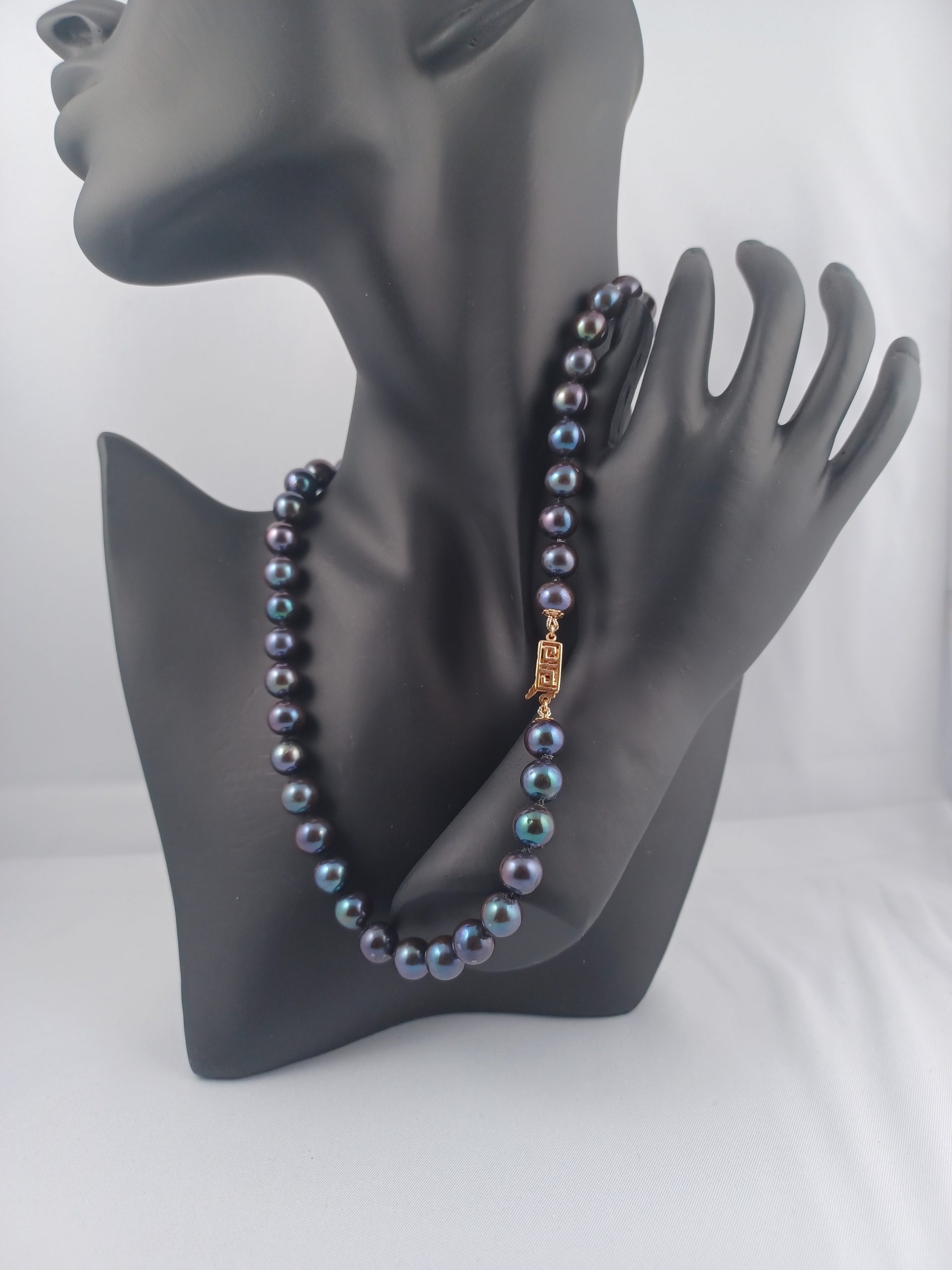 Donna Blue Peacock Round Pearl Necklace - Image 4